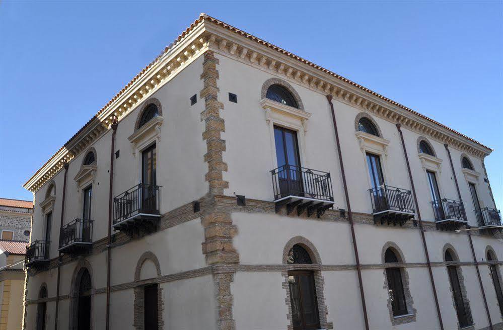 Hotel Palazzo Fortunato SantʼAgata di Militello Exterior foto